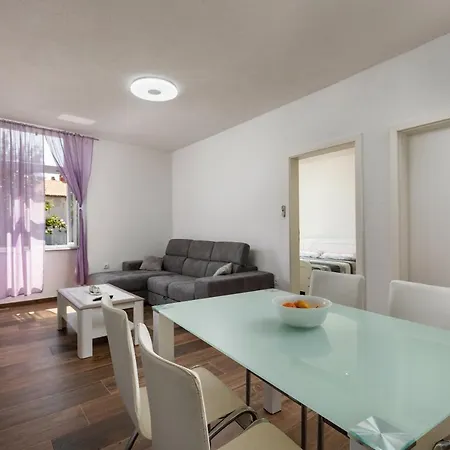 Smaila 1729 Apartmán