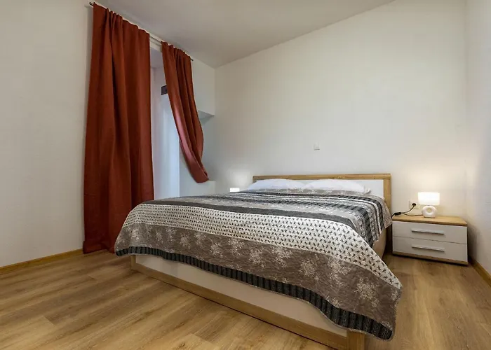 Апартаменти Smaila 1729 *