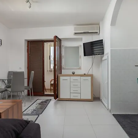 Apartment Smaila 1729 *