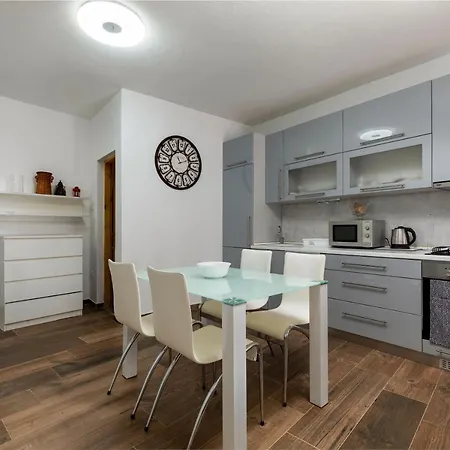 Apartment Smaila 1729 Pula